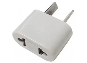 Adaptador Enchufe 2 Espigas Rectas 110V A 2 Patas Cruzadas 220V Blanco / Negro